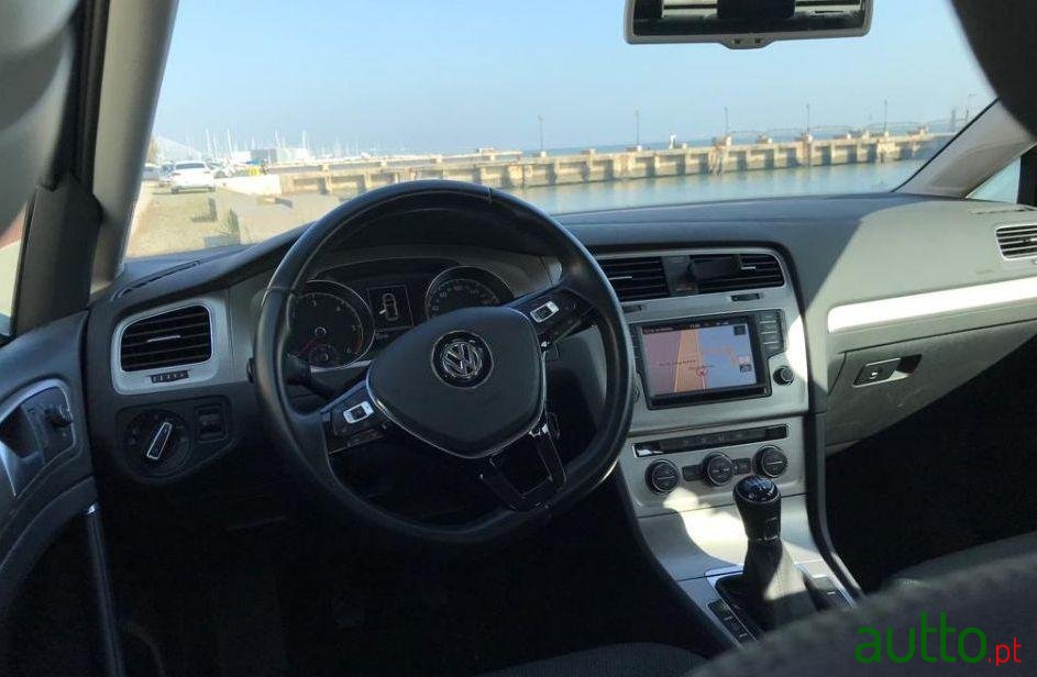 2016' Volkswagen Golf photo #3