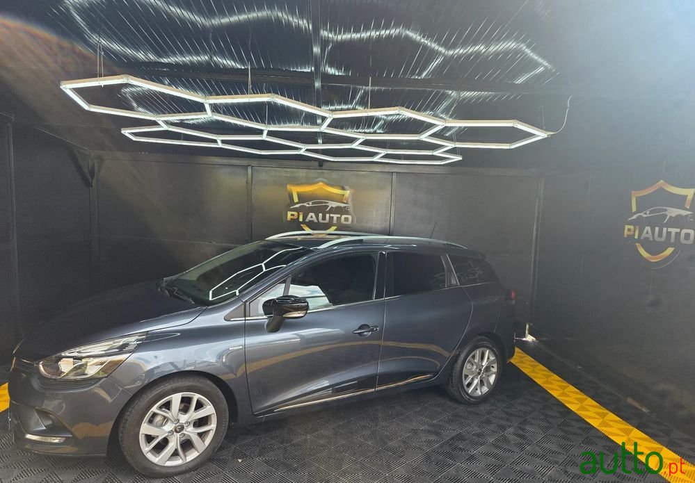 2020' Renault Clio Sport Tourer photo #1