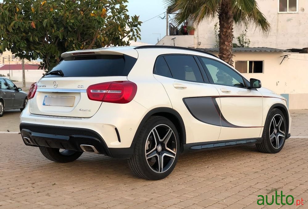 2015' Mercedes-Benz GLA 220 photo #3