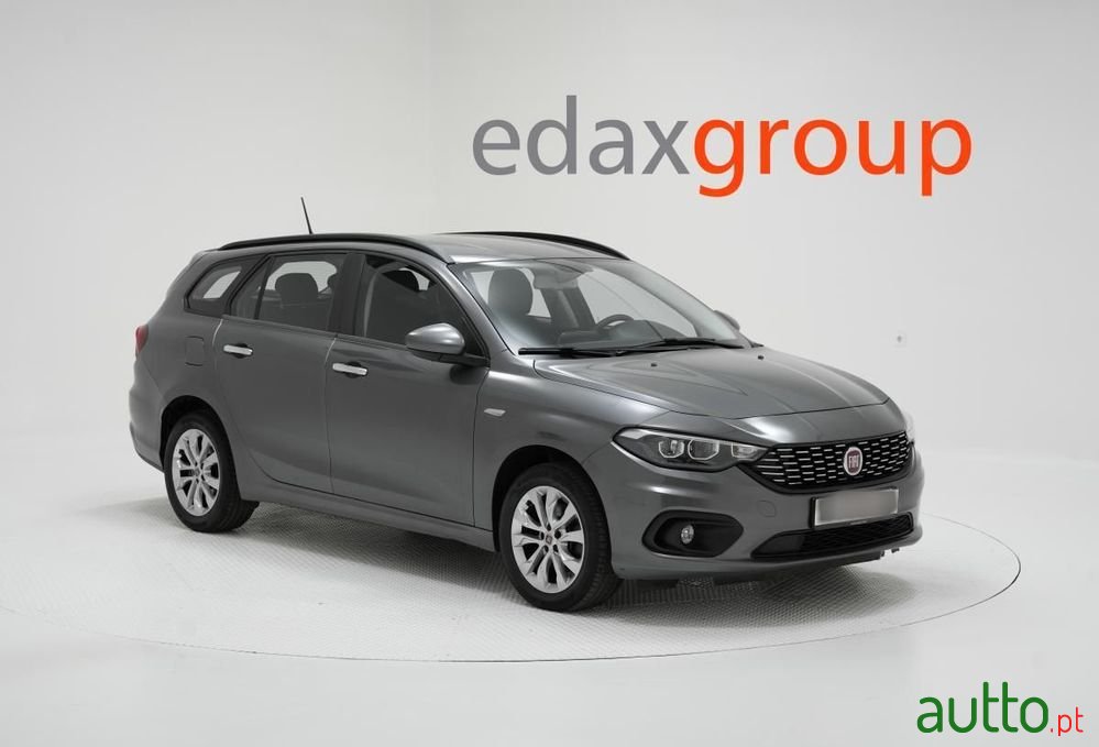 2020' Fiat Tipo Station Wagon photo #1