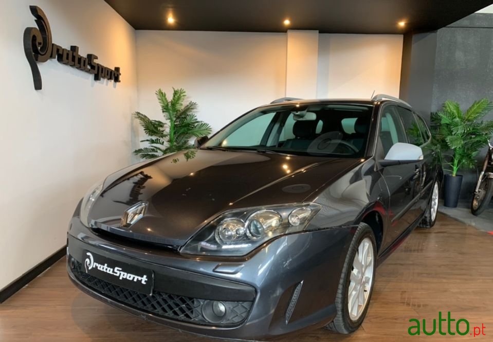 2010' Renault Laguna photo #2