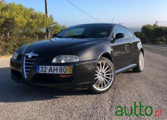 2005' Alfa Romeo GT photo #2