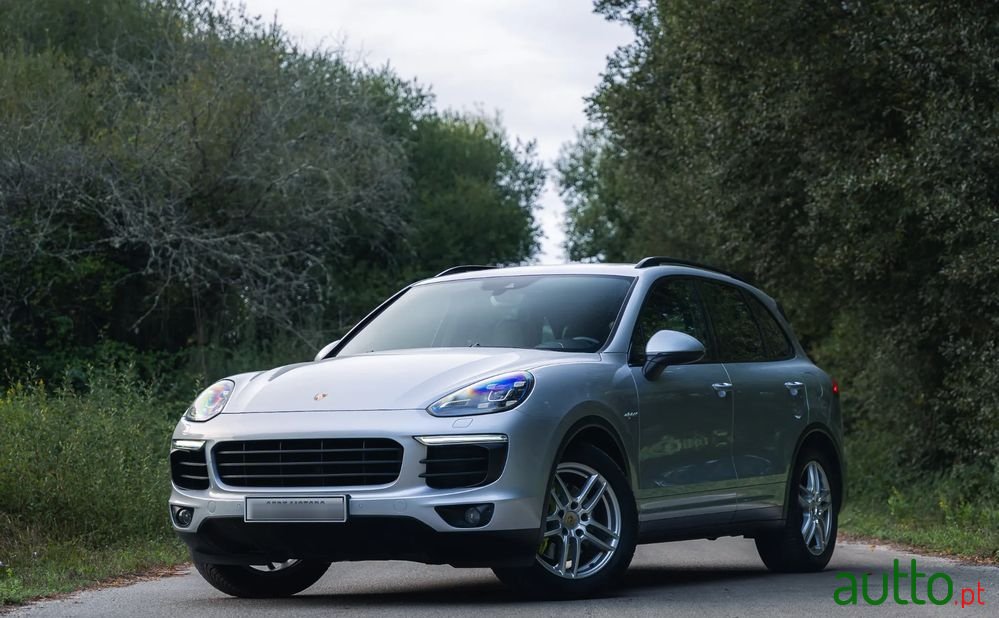 2015' Porsche Cayenne S E-Hybrid photo #1