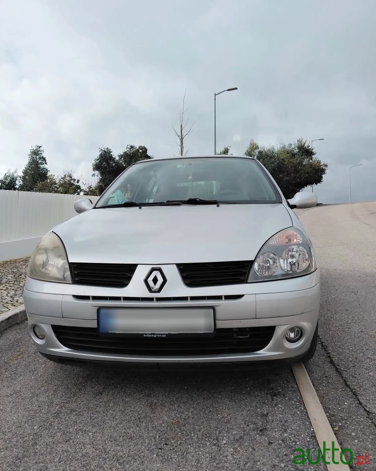 2005' Renault Clio photo #5