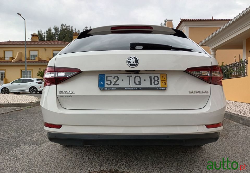2017' Skoda Superb Break photo #2