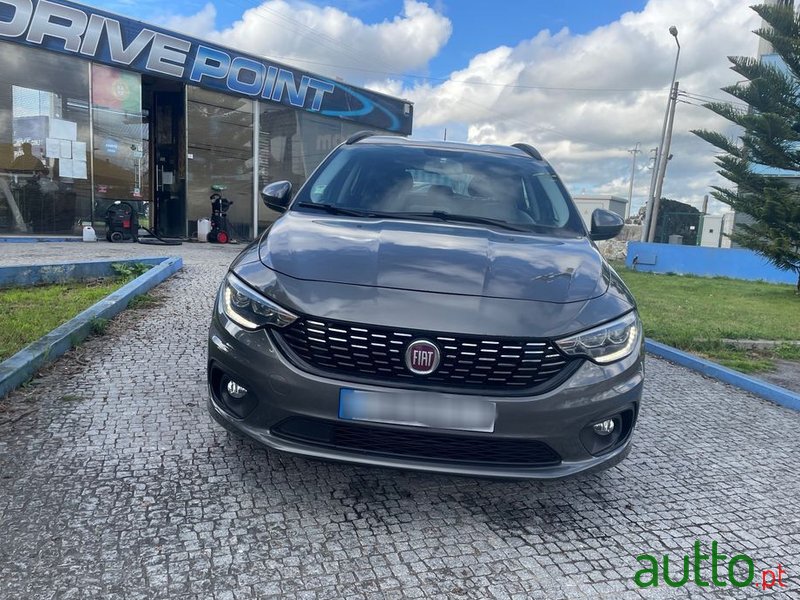 2020' Fiat Tipo Station Wagon photo #2