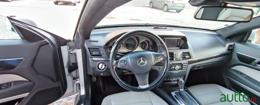 2010' Mercedes-Benz E-350 photo #2