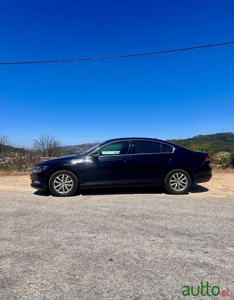 2016' Volkswagen Passat photo #2