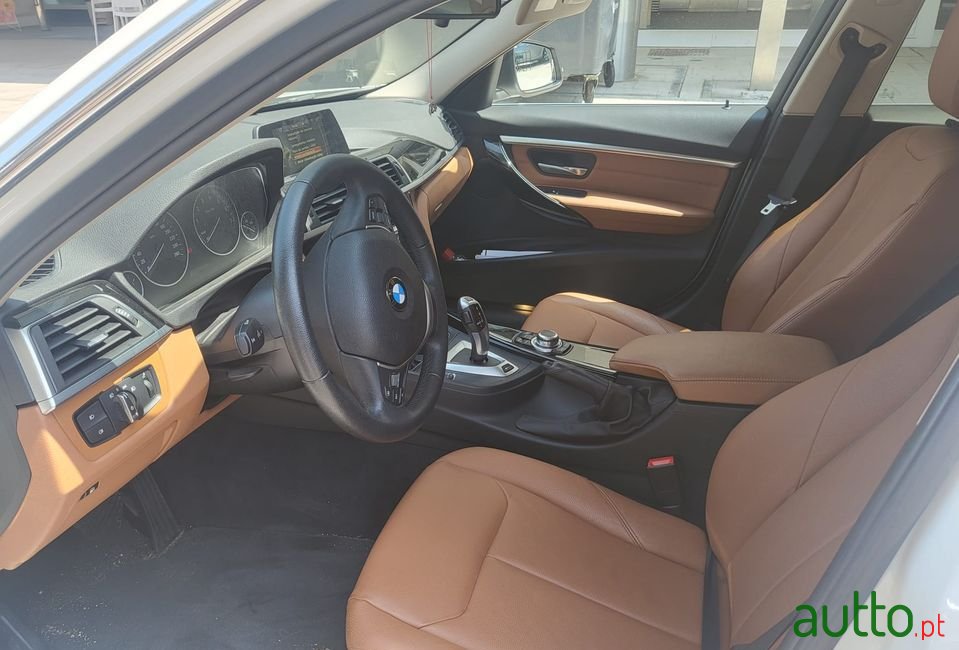 2017' BMW 330 photo #3