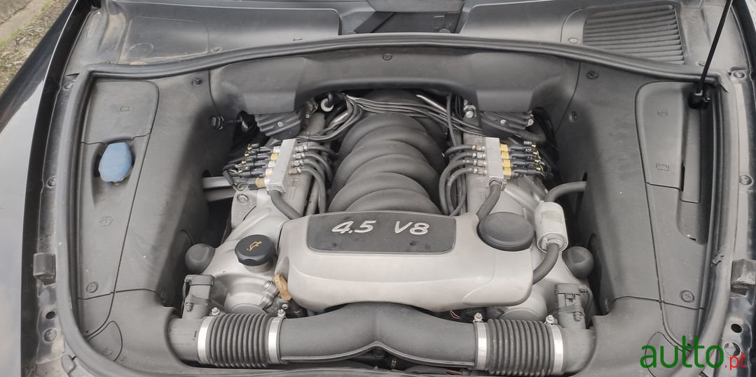 2004' Porsche Cayenne photo #5