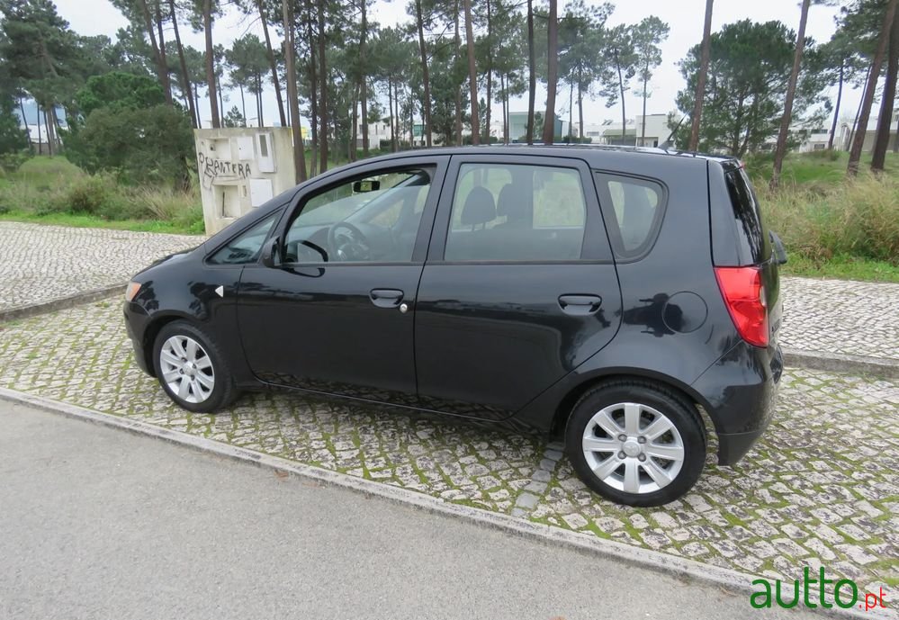 2010' Mitsubishi Colt photo #4