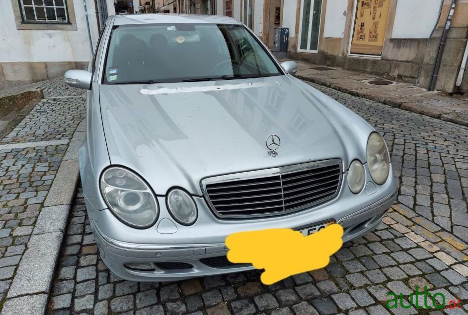 2005' Mercedes-Benz E-220 photo #4