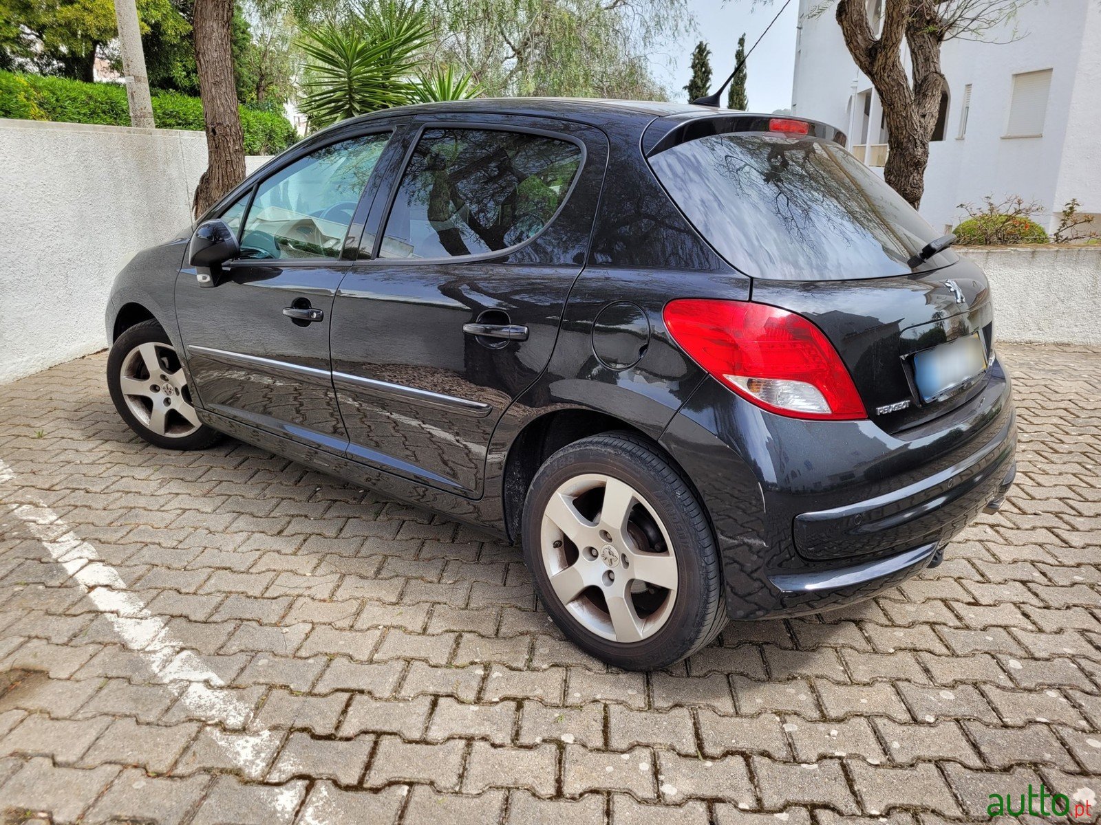 2010' Peugeot 207 cc photo #1