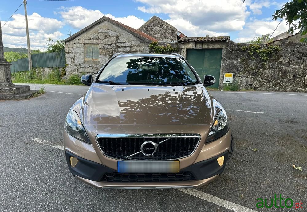 2016' Volvo V40 Cross Country photo #4