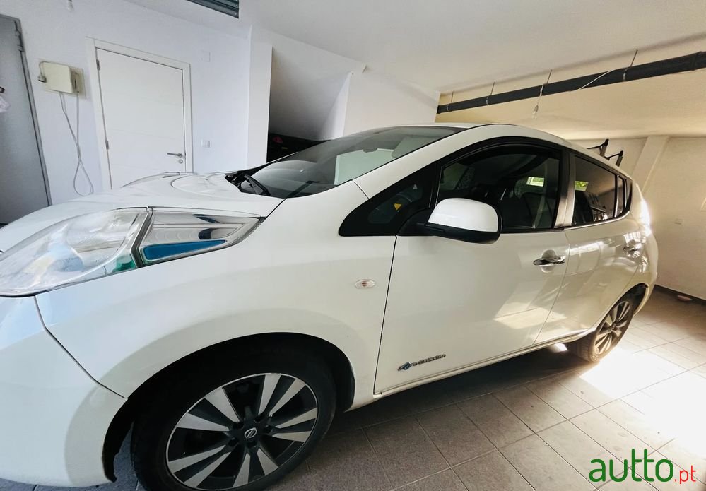 2015' Nissan Leaf Tekna photo #3