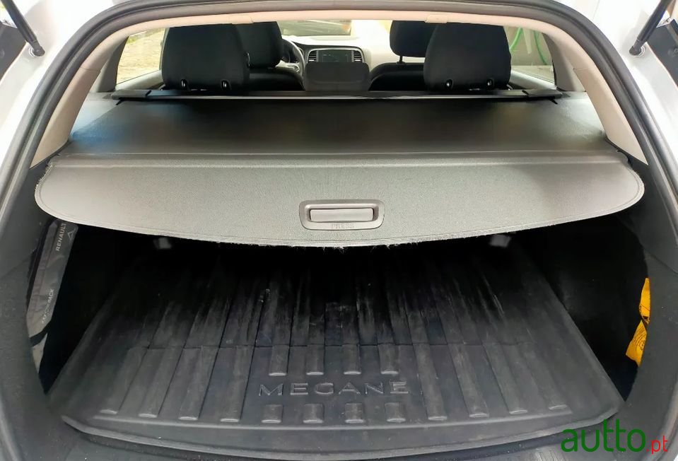 2017' Renault Megane Sport Tourer photo #5