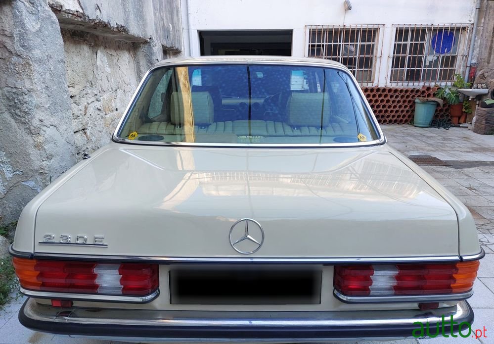 1982' Mercedes-Benz W123 photo #2