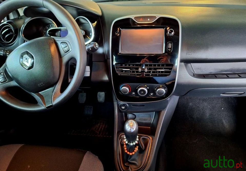 2015' Renault Clio photo #6