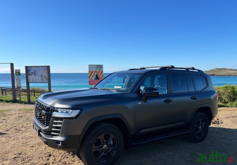 2023' Toyota Land Cruiser photo #4