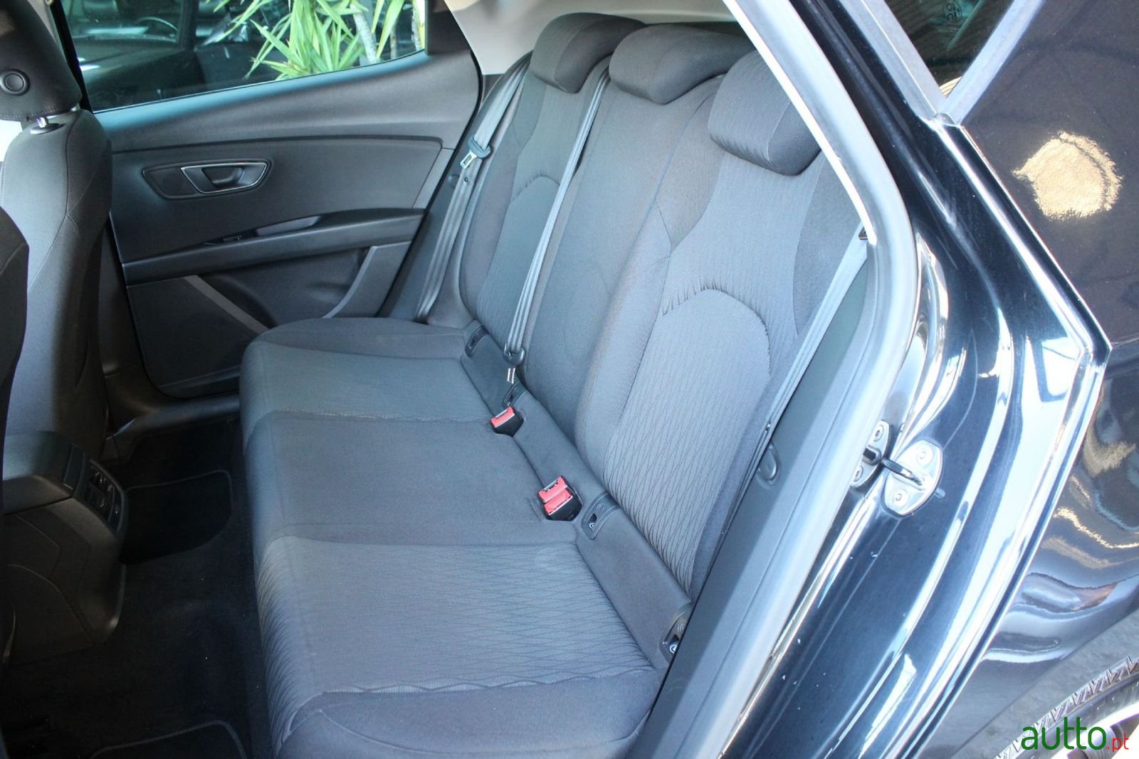 2013' SEAT Leon photo #5