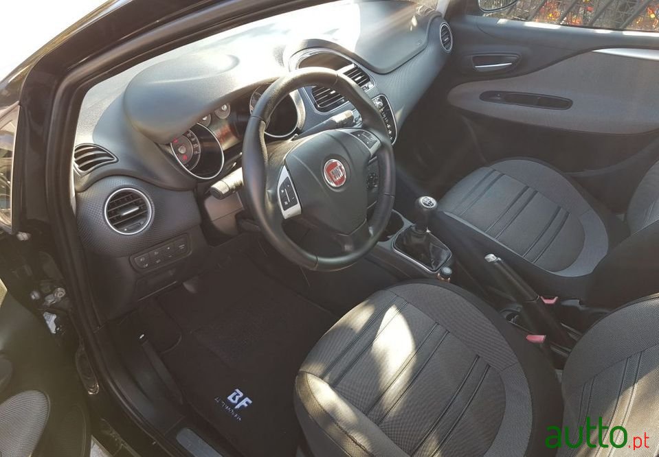 2010' Fiat Punto Evo photo #5