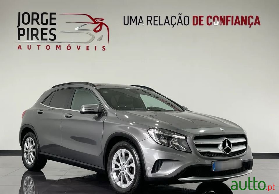 2015' Mercedes-Benz GLA 180 photo #2