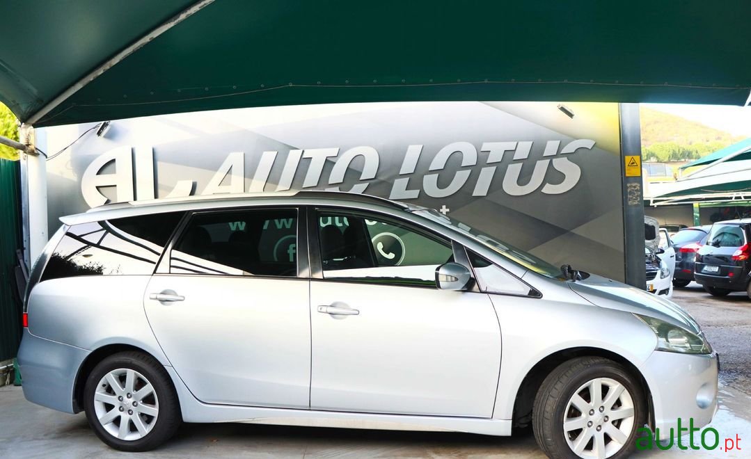 2007' Mitsubishi Grandis photo #3