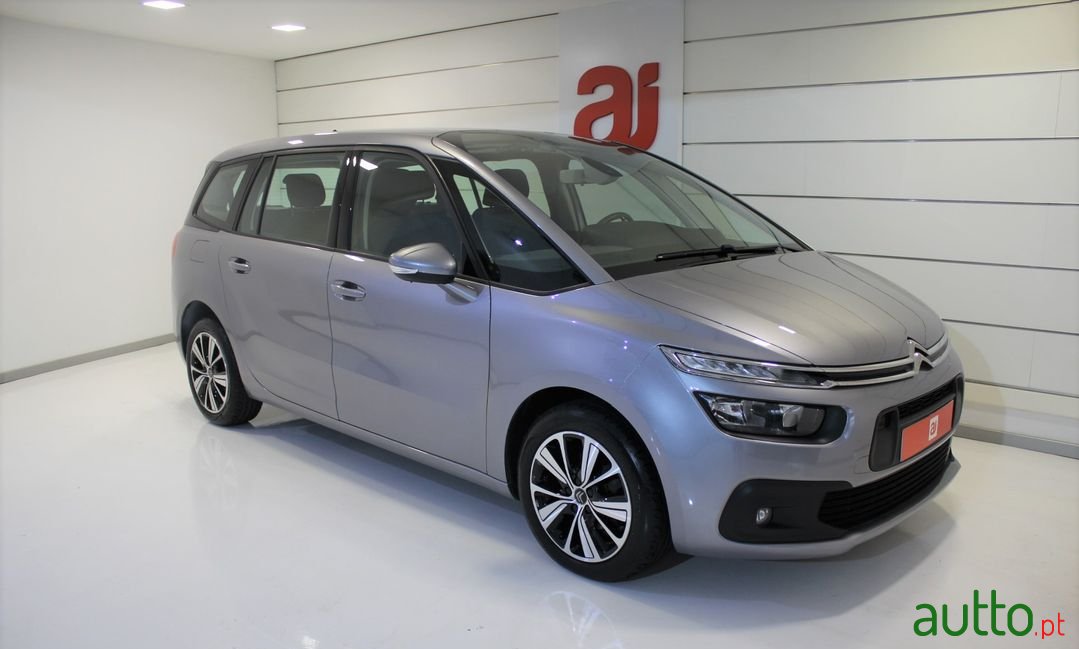 2017' Citroen C4 Grand Picasso photo #2