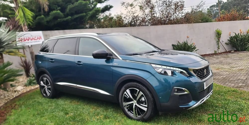 2017' Peugeot 5008 photo #2