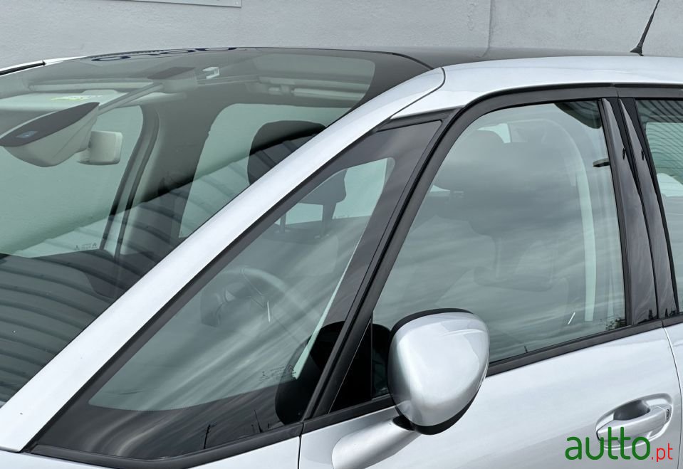 2016' Citroen C4 Grand Picasso photo #3