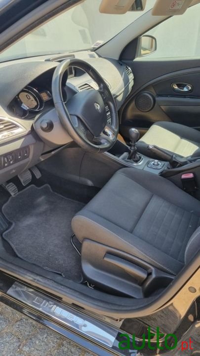 2015' Renault Megane Sport Tourer photo #5