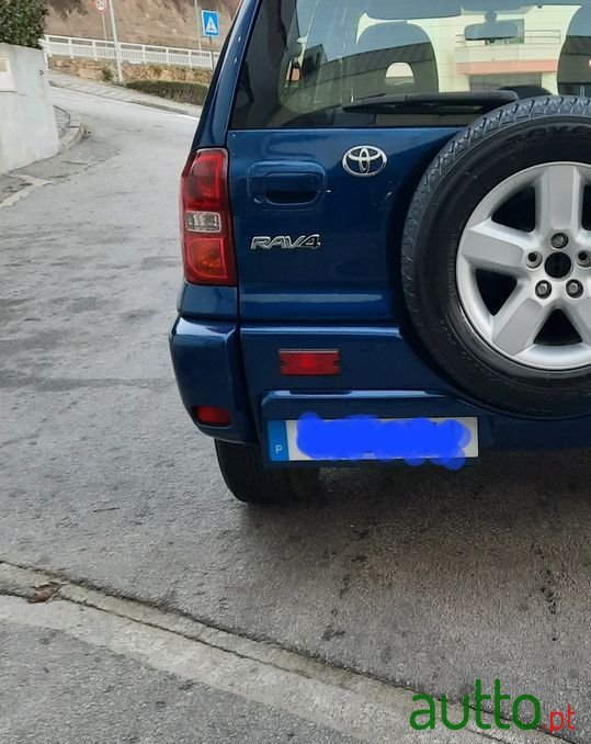 2004' Toyota RAV4 photo #2