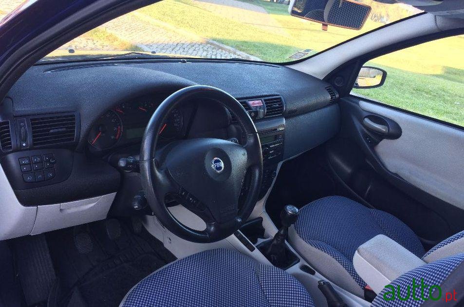 2005' Fiat Stilo 1.4 16V Dynamic photo #3