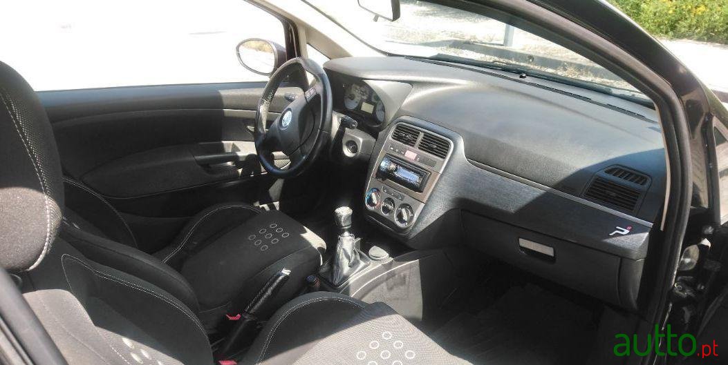 2007' Fiat Grande Punto 1.9 Jtd Sport photo #2