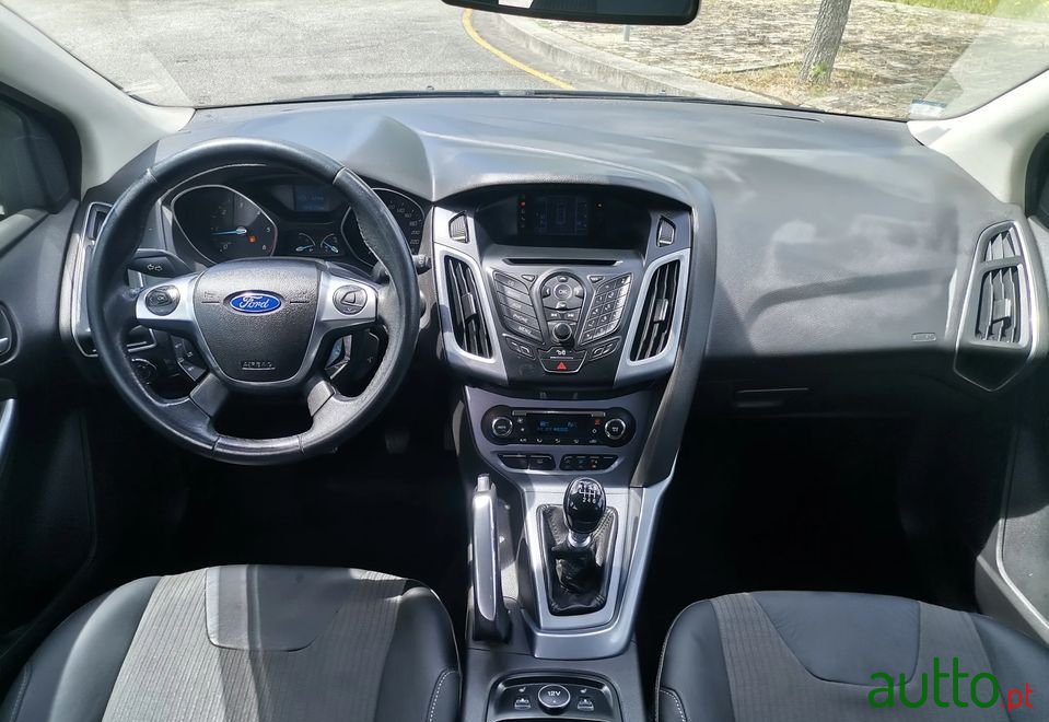 2011' Ford Focus photo #4