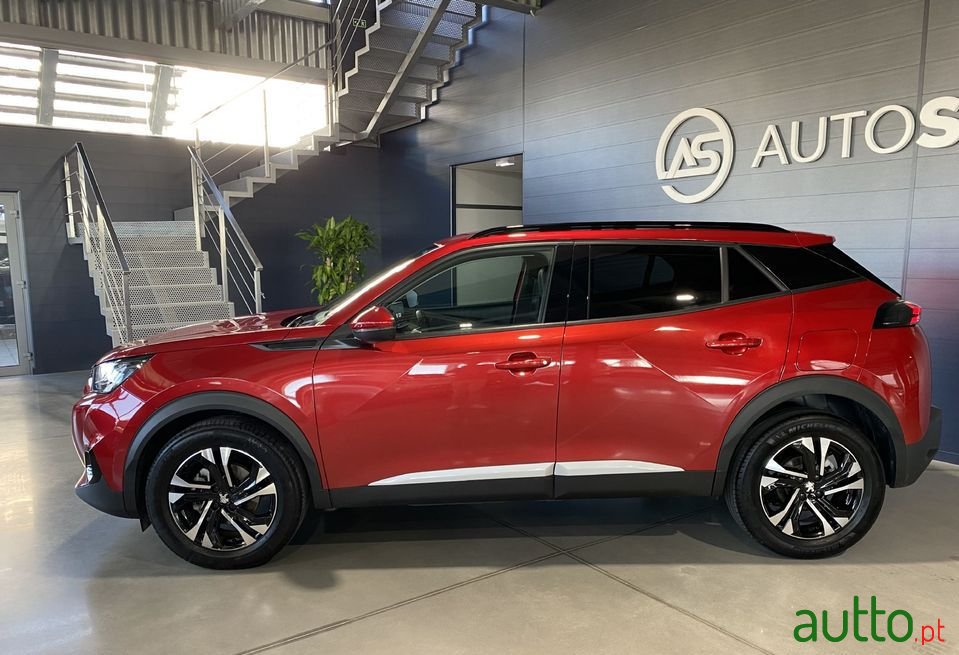 2021' Peugeot 2008 photo #2