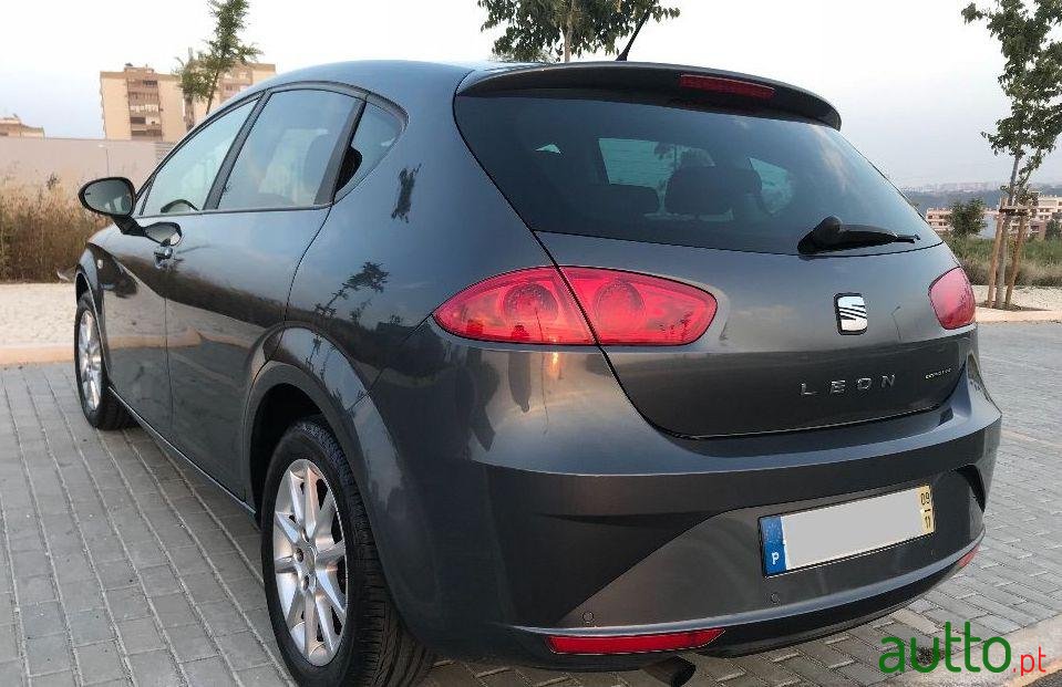 2009' SEAT Leon photo #1