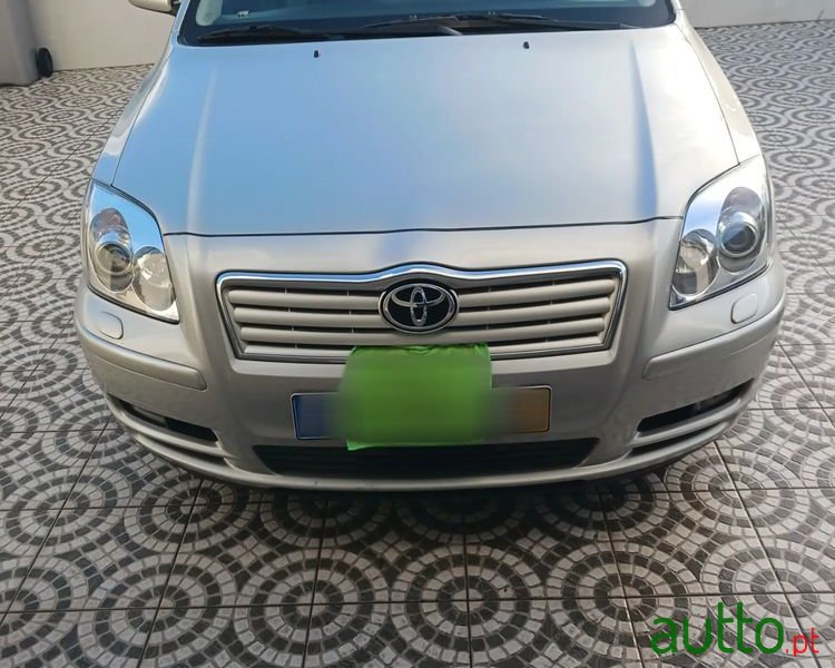 2005' Toyota Avensis photo #2