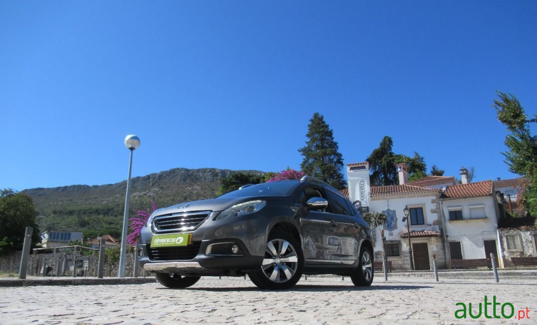 2013' Peugeot 2008 photo #3