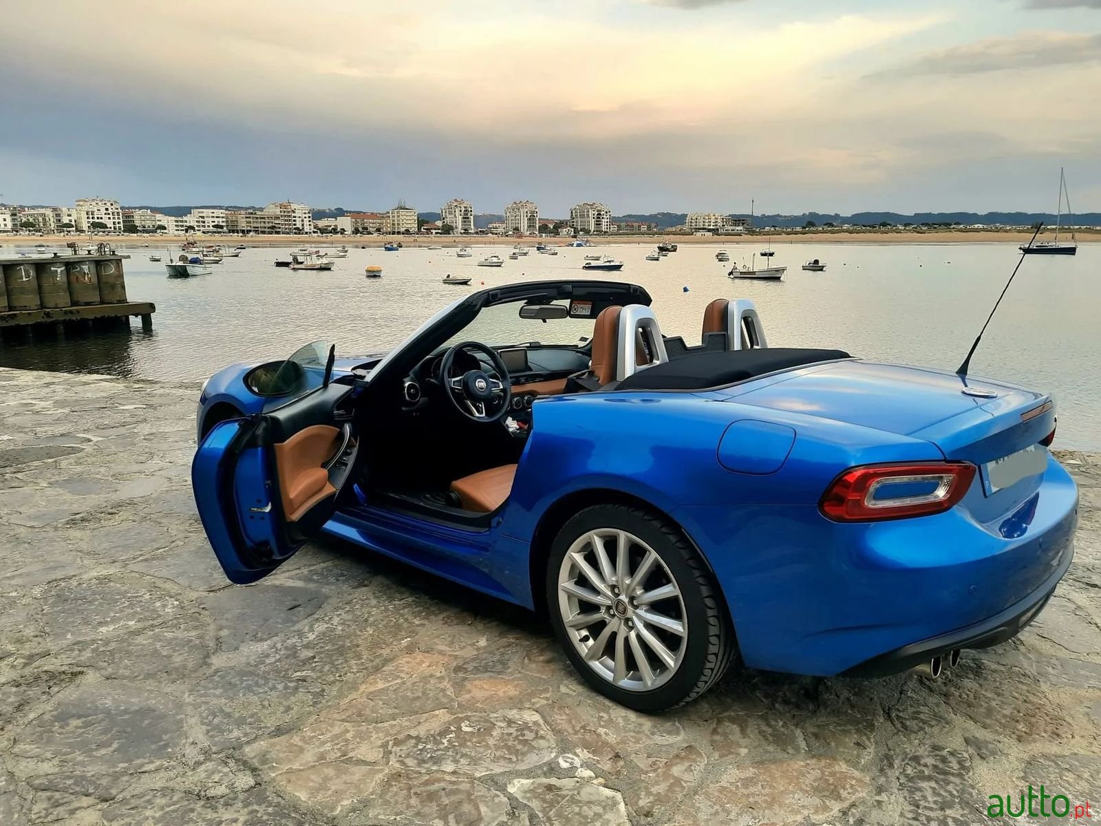 2019' Fiat 124 Spider photo #1