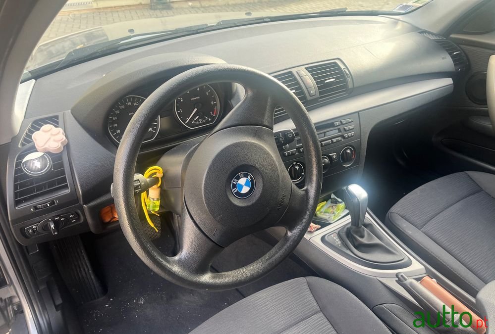 2010' BMW Série 1 Ia photo #3