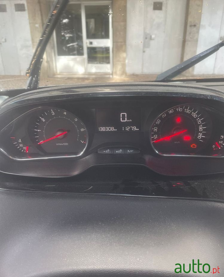 2013' Peugeot 208 photo #6