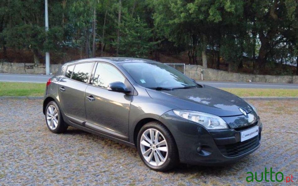 2008' Renault Megane photo #1