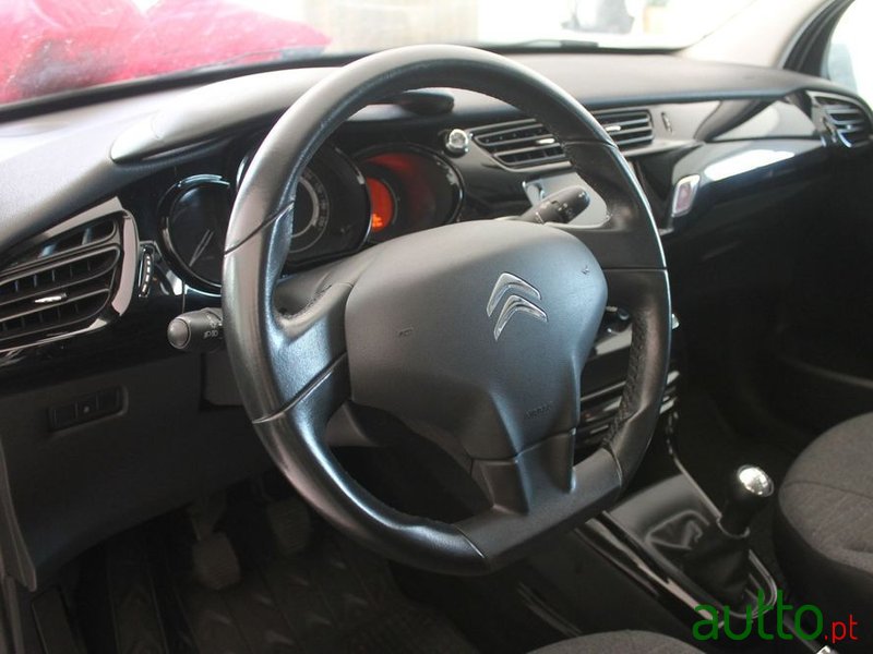 2015' Citroen C3 Pure Tech Vti Selection photo #5