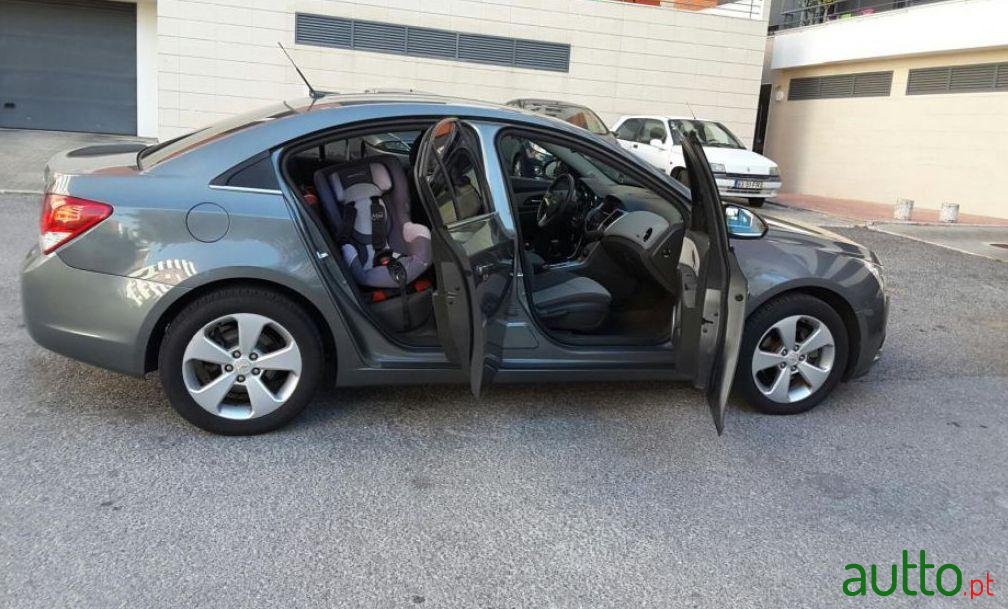 2010' Chevrolet Cruze 2.0 Vcdi Lt photo #1
