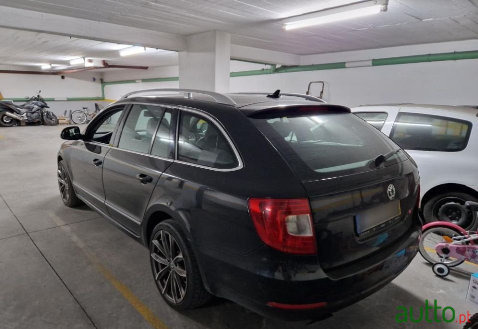 2010' Skoda Superb Break photo #4