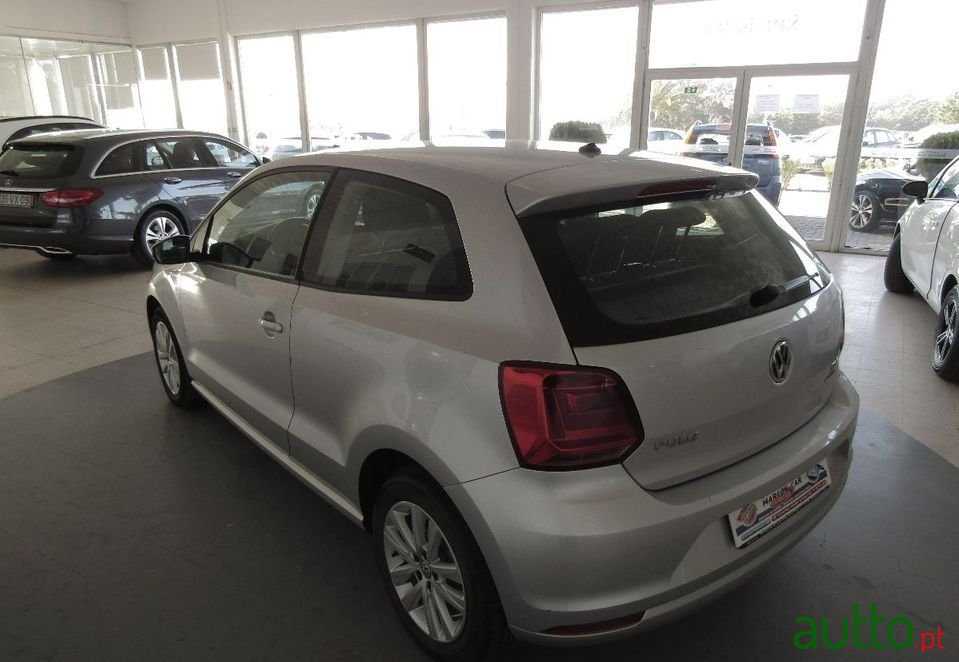 2014' Volkswagen Polo photo #4