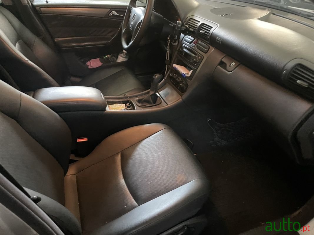 2002' Mercedes-Benz C-220 photo #5