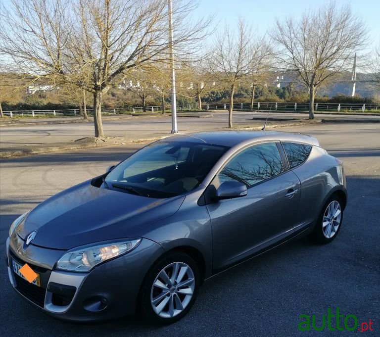 2009' Renault Megane Coupe photo #1