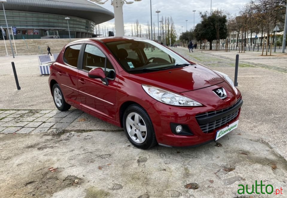 2011' Peugeot 207 Sport photo #3